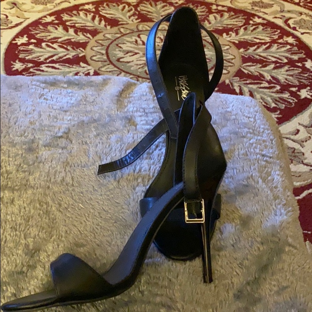NEVER WORN Massimo Heels